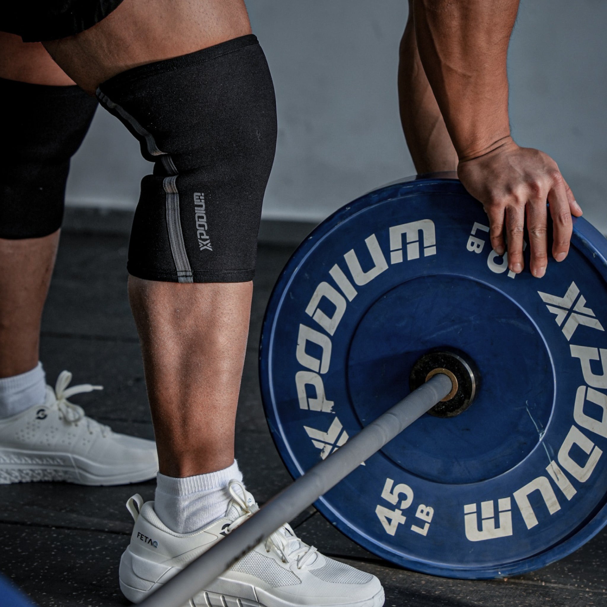 KNEE SLEEVES